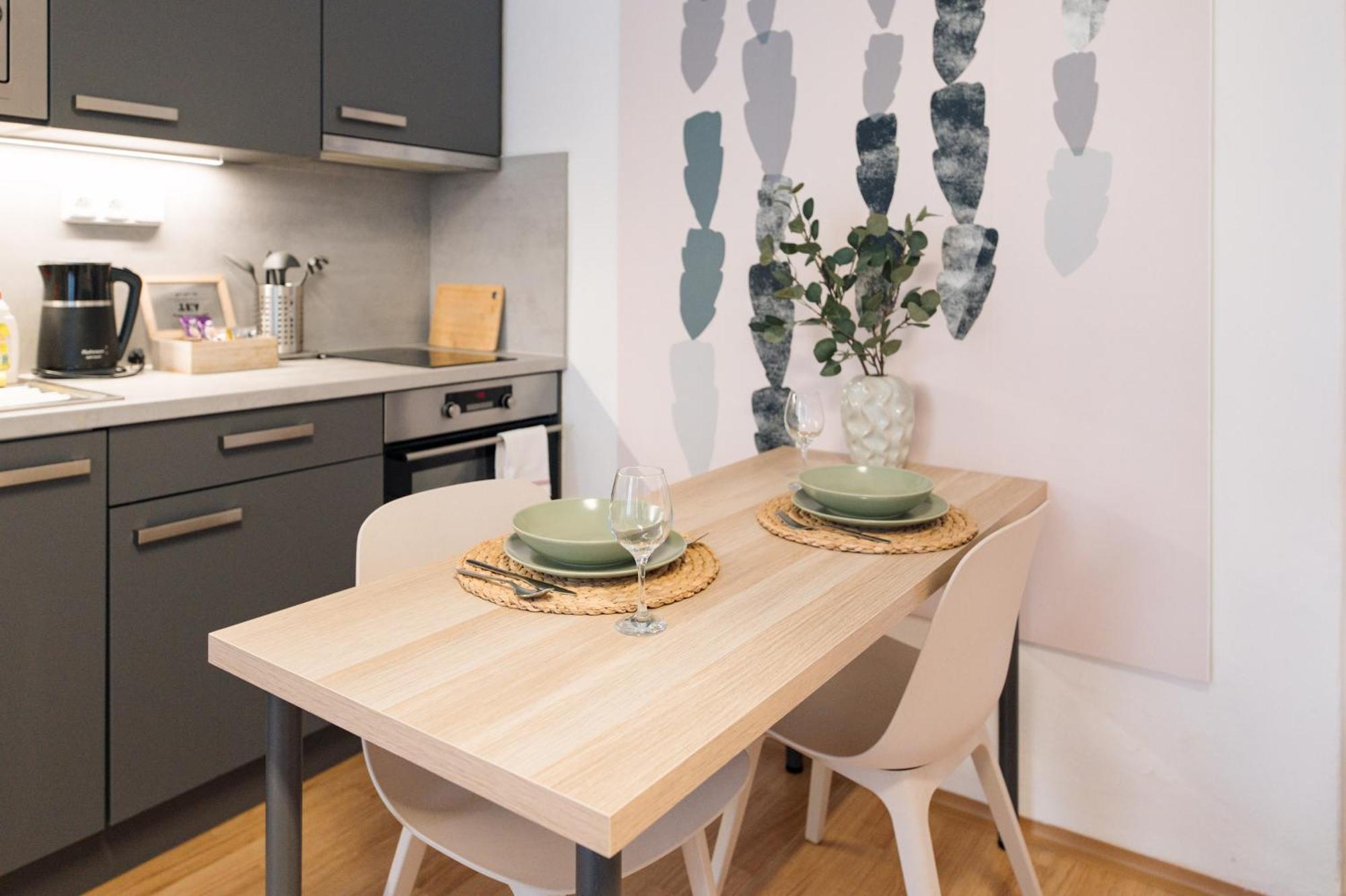 7 Nights Apartments Dominikanske N. برنو المظهر الخارجي الصورة
